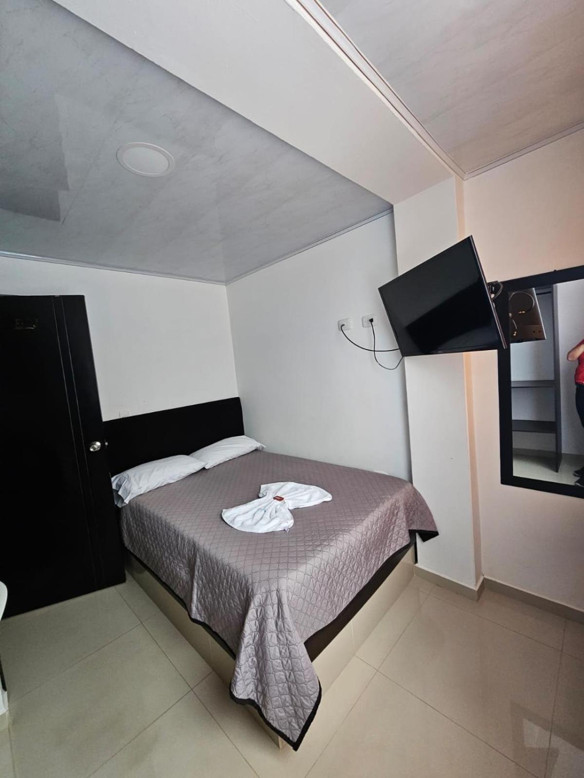 Hotel Big Ben Malaga Santander Екстериор снимка