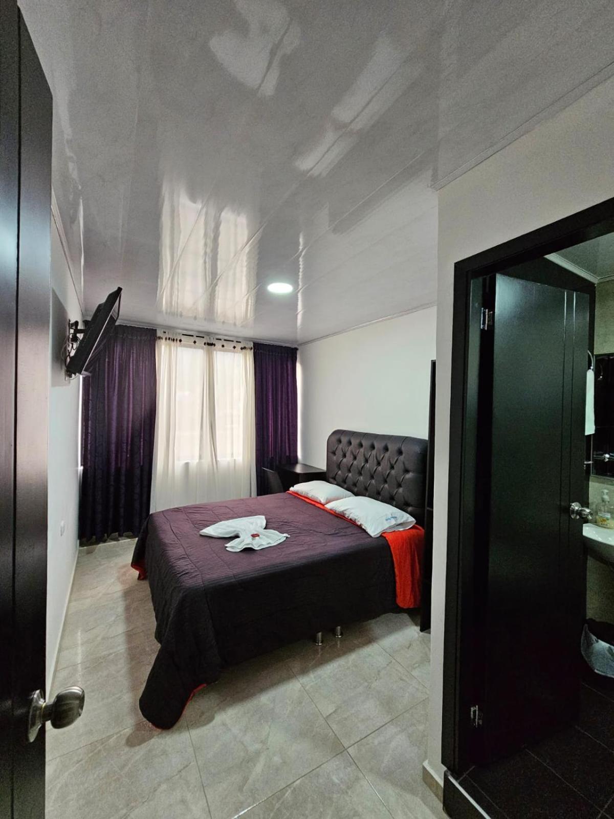 Hotel Big Ben Malaga Santander Екстериор снимка