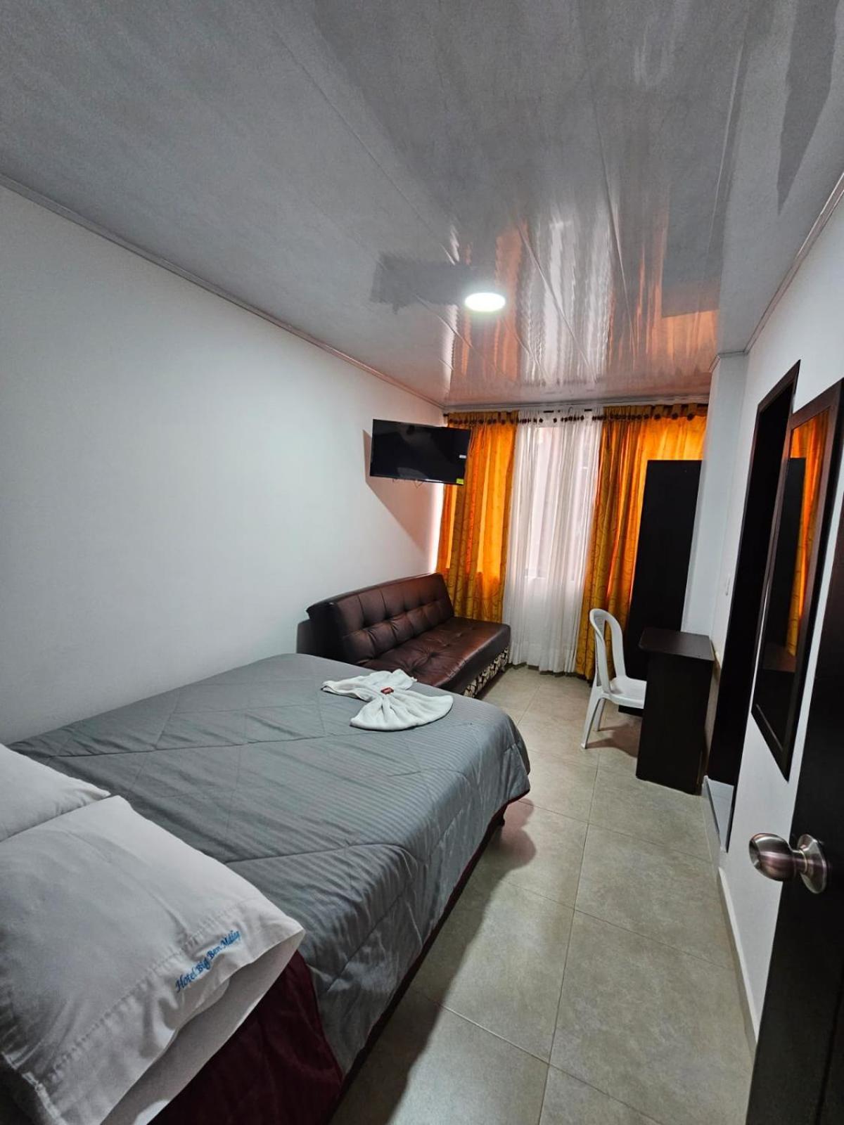 Hotel Big Ben Malaga Santander Екстериор снимка