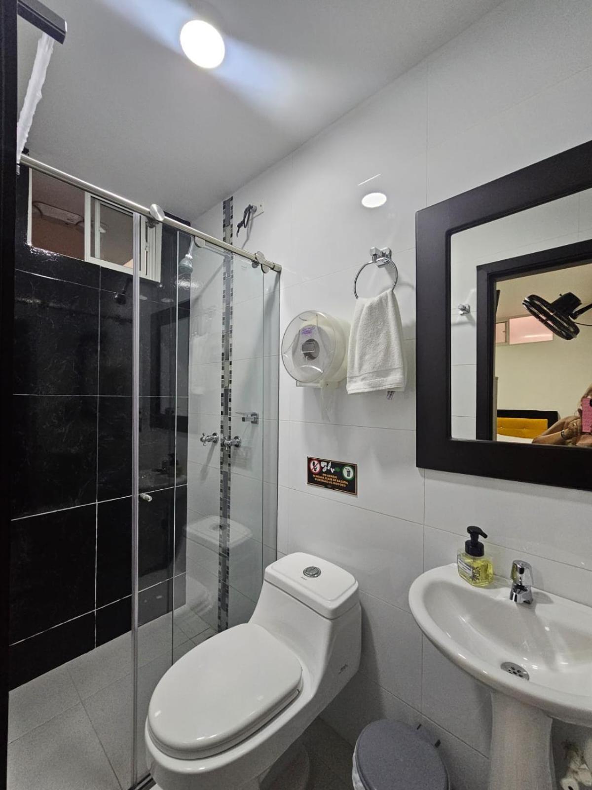 Hotel Big Ben Malaga Santander Екстериор снимка