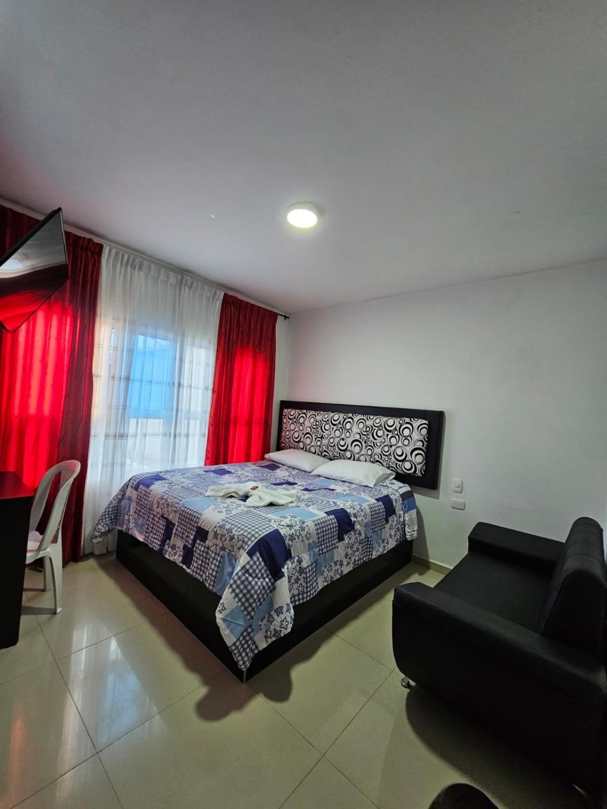 Hotel Big Ben Malaga Santander Екстериор снимка