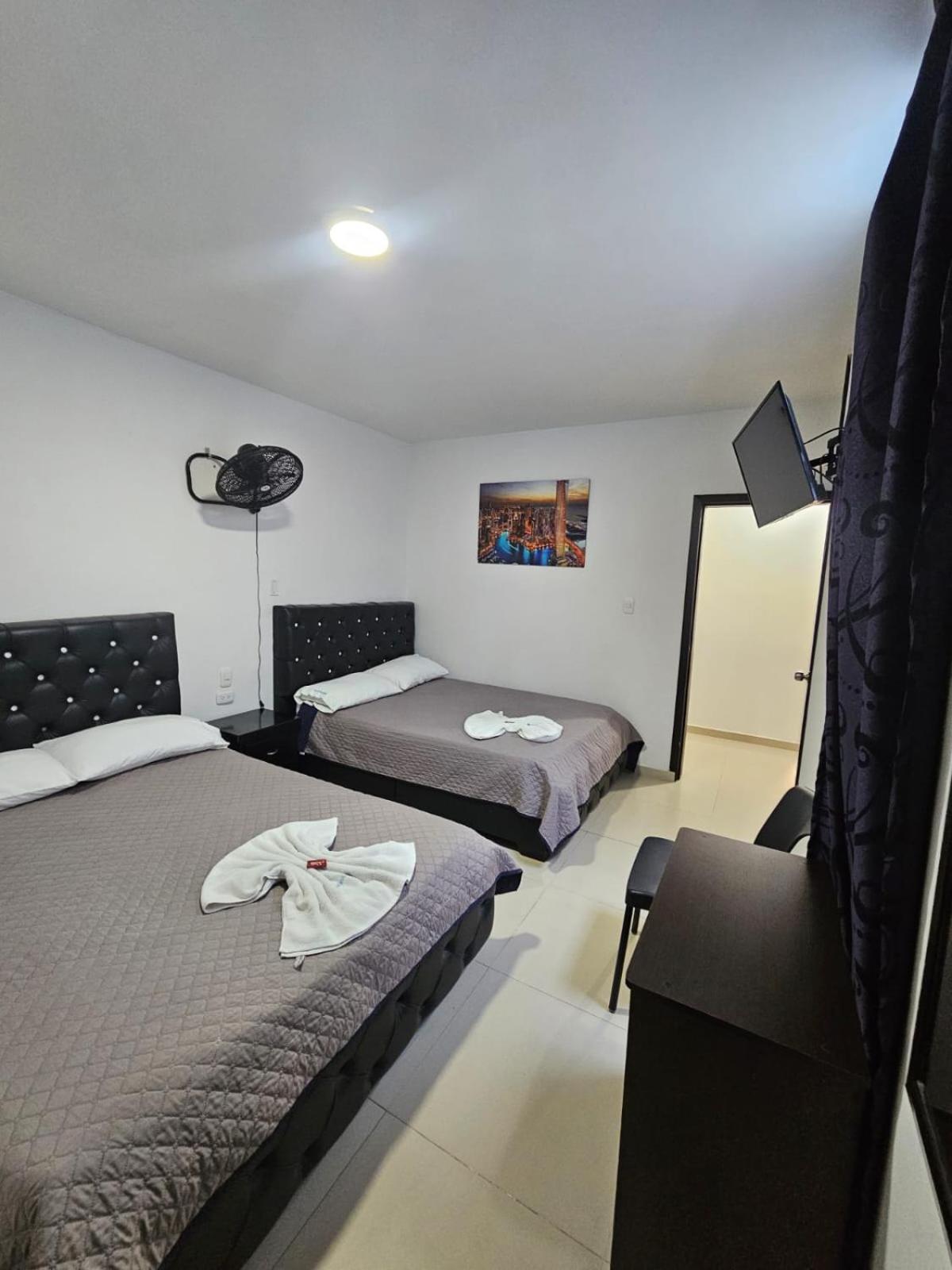 Hotel Big Ben Malaga Santander Екстериор снимка